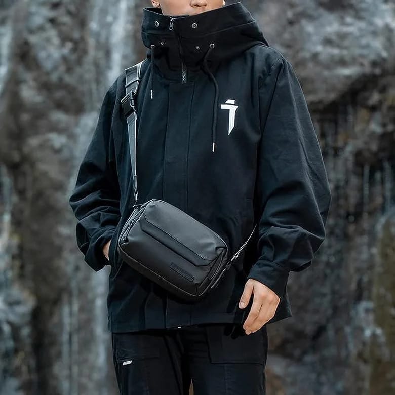 Arctic hunter shoulder bag