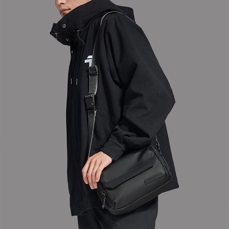 Arctic hunter shoulder bag