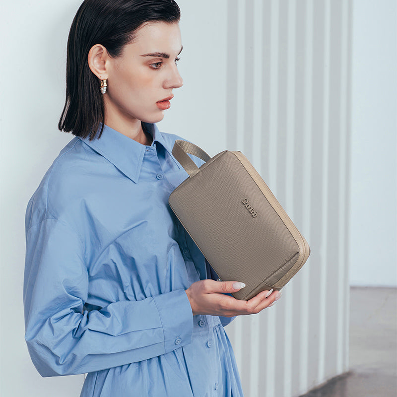 Chantria CB00637 hand pouch