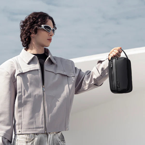 Arctic hunter hand pouch k00677