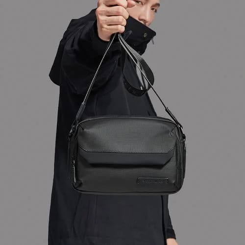 Arctic hunter shoulder bag