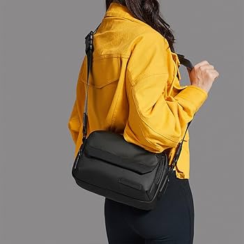 Arctic hunter shoulder bag