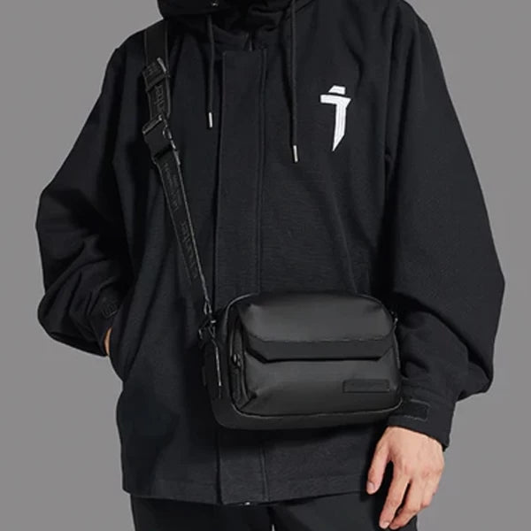 Arctic hunter shoulder bag